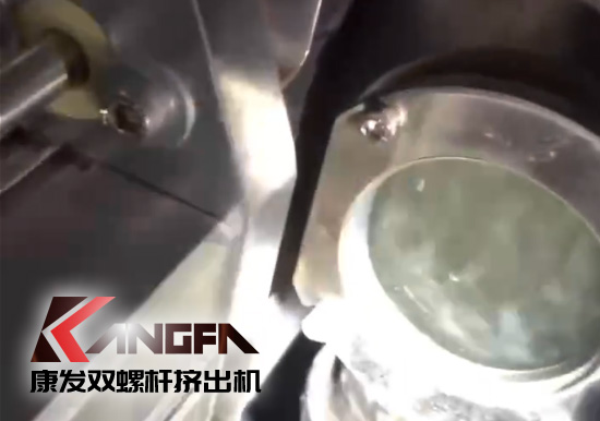 水下造粒機(jī)切粒視頻水中造粒機(jī)康發(fā)75機(jī)雙螺桿擠出造粒機(jī)實(shí)拍！水下切|水下切粒|共混智造|塑料
