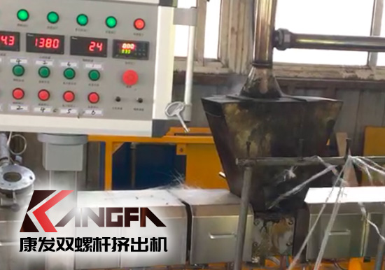 標(biāo)準(zhǔn)化雙螺桿擠出造粒機(jī)組采用新款一體化便攜開機(jī)方式，康發(fā)塑機(jī)為您想的更多！