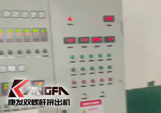 水下切粒雙螺桿擠出機機組安裝調(diào)試生產(chǎn)！深耕于雙螺桿擠出機行業(yè)！相信我們！您會獲取更大的利益！！！
