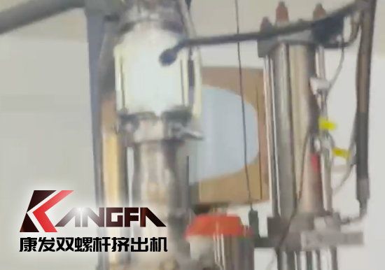 水下切粒雙螺桿擠出機機組安裝調(diào)試生產(chǎn)！深耕于雙螺桿擠出機行業(yè)！相信我們！您會獲取更大的利益！！！